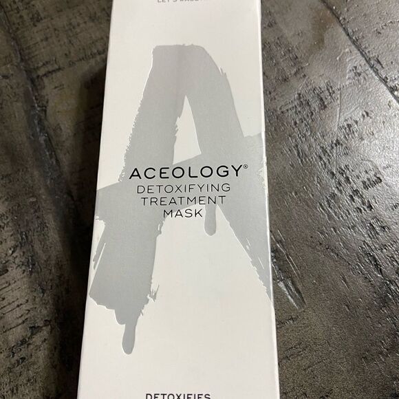 NWT aceology detoxifying treatment mask - Picture 4 of 4
